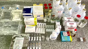 Imagine impresionantă. Zeci de medicamente, tratamentul pentru o zi la terapie intensivă COVID
