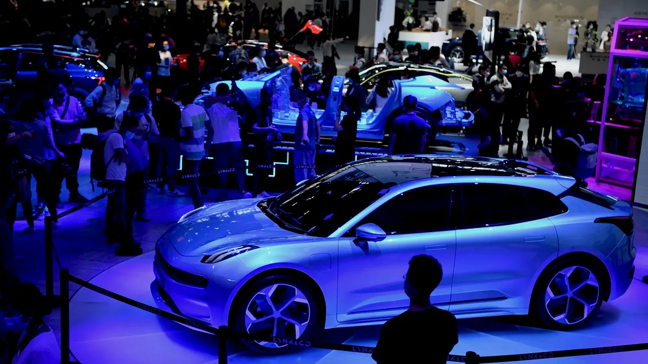 Salonul auto de la Beijing a devenit primul eveniment major cu public, de când a început pandemia