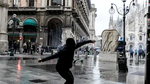 Magazinele de lux din Milano își acoperă vitrinele de teama unor noi violențe. Guvernul Meloni pregătește măsuri mai dure