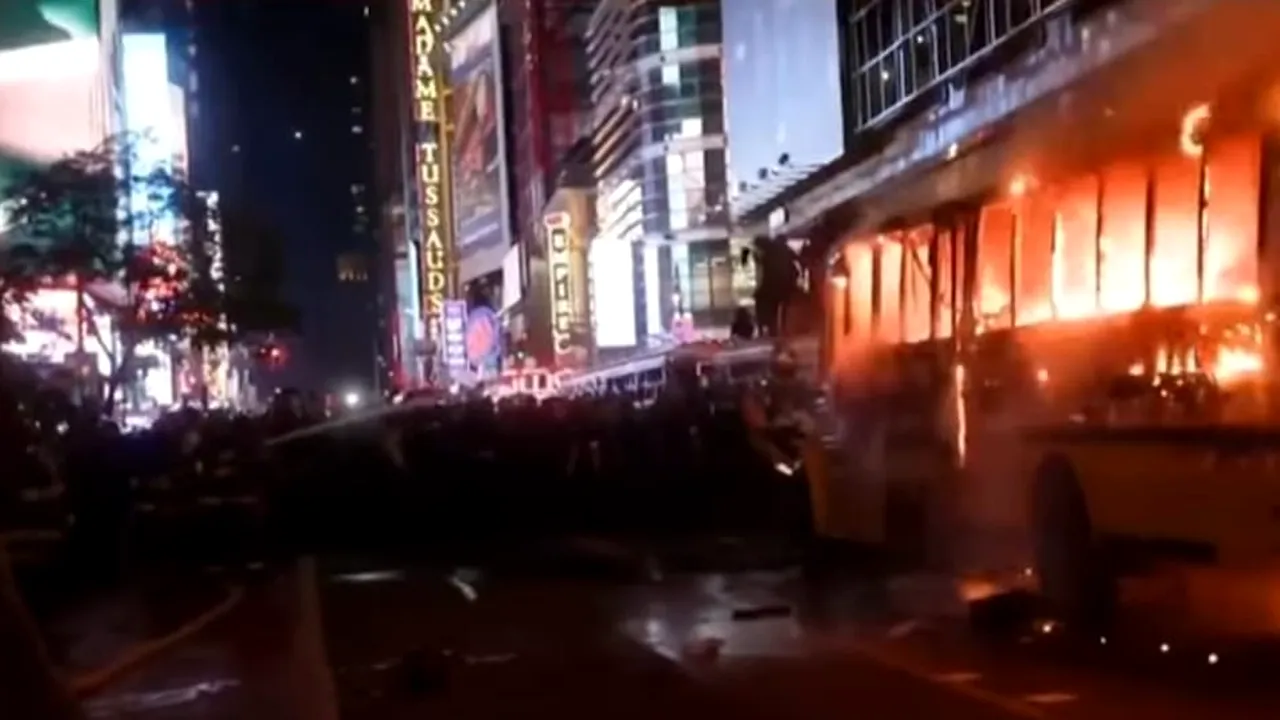 Manhattan, în flăcări după succesul echipei Knicks: un autobuz al Cupei Mondiale a fost incendiat