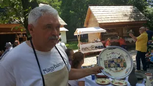 Reportaj: Un olar din Maramureş care trăieşte în Ungaria luptă să ducă mai departe tradiţia lutului - FOTO 