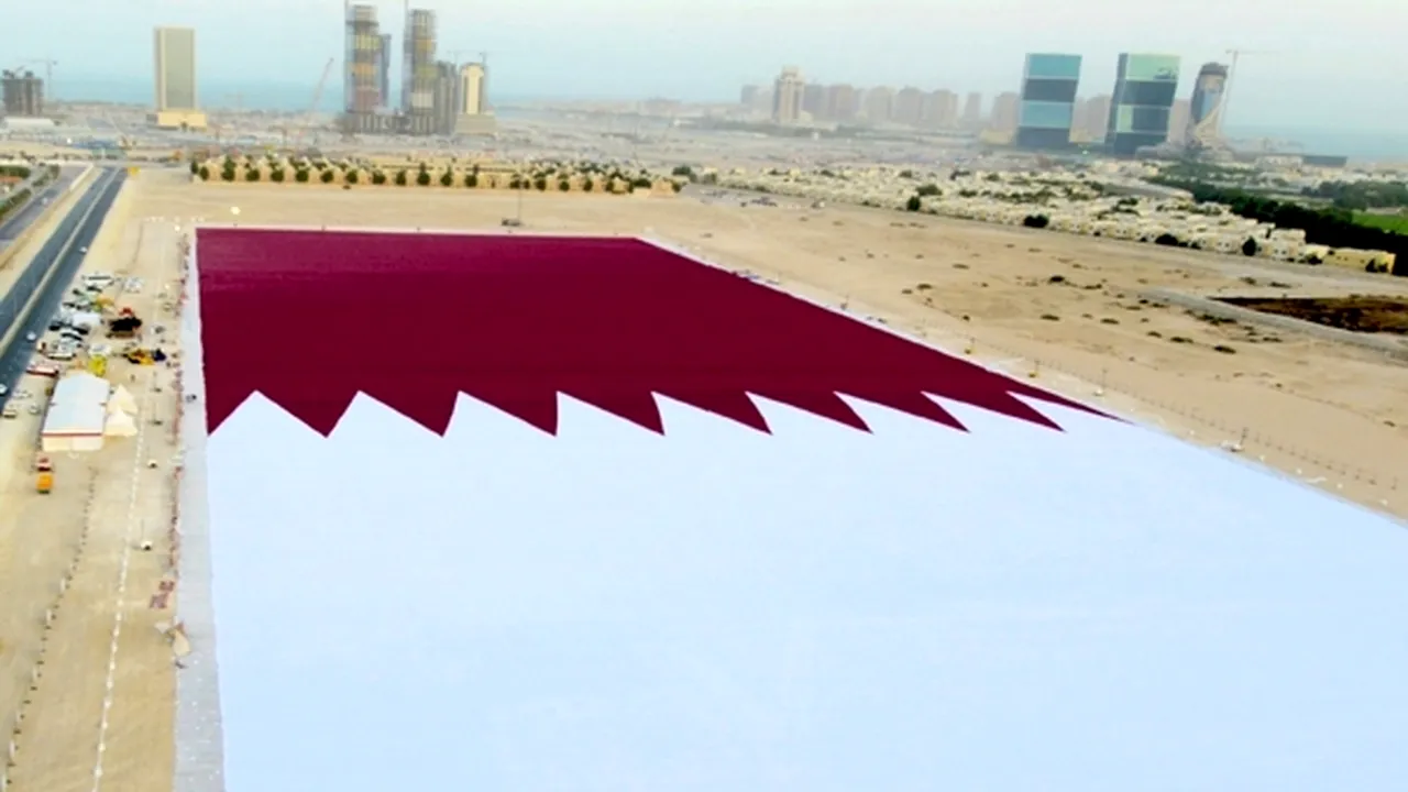 Record Guinness: Cel mai mare drapel din lume a fost desfăşurat în Qatar