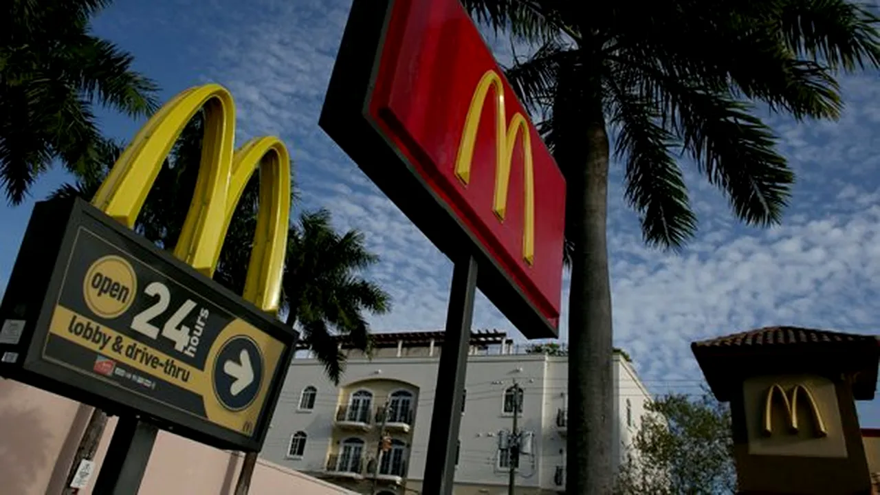 Ronald McDonald a împlinit 50 de ani. Cum arăta mascota originală a lanţului de fast-food - FOTO, VIDEO