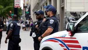 Cel puţin un mort după ce un individ a lovit cu un vehicul protestatari antirasism, în Statele Unite 
