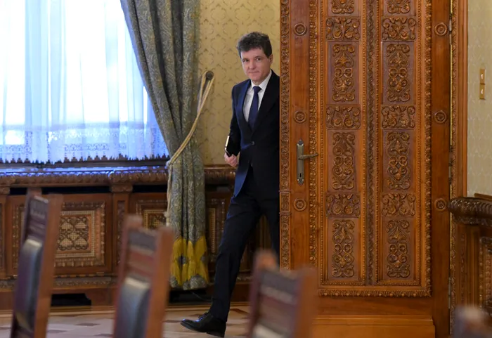 POLITIC Nicușor Dan are azi consultări cu liderii grupurilor parlamentare Uniţi pentru România, PACE – Întâi România şi parlamentarii neafiliaţi