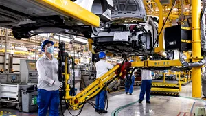 Victorie pentru industria auto. Comisia Europeană face un pas în spate în cazul standardului de emisii Euro 7