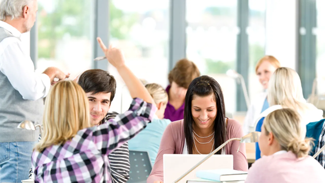Ministerul Educaţiei vrea să colaboreze cu voluntari care au studii juridice, economice sau tehnice