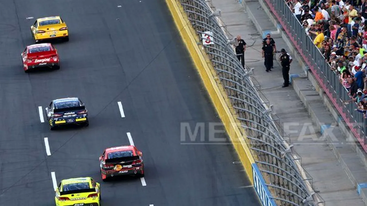 VIDEO Bătăie între doi piloţi NASCAR 