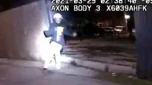 Momentul în care un băiat de 13 ani este împuşcat mortal de un poliţist. Poliţia din Chicago a făcut publice imaginile