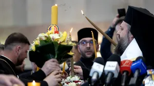 Sfânta Lumină de la Ierusalim a ajuns în România