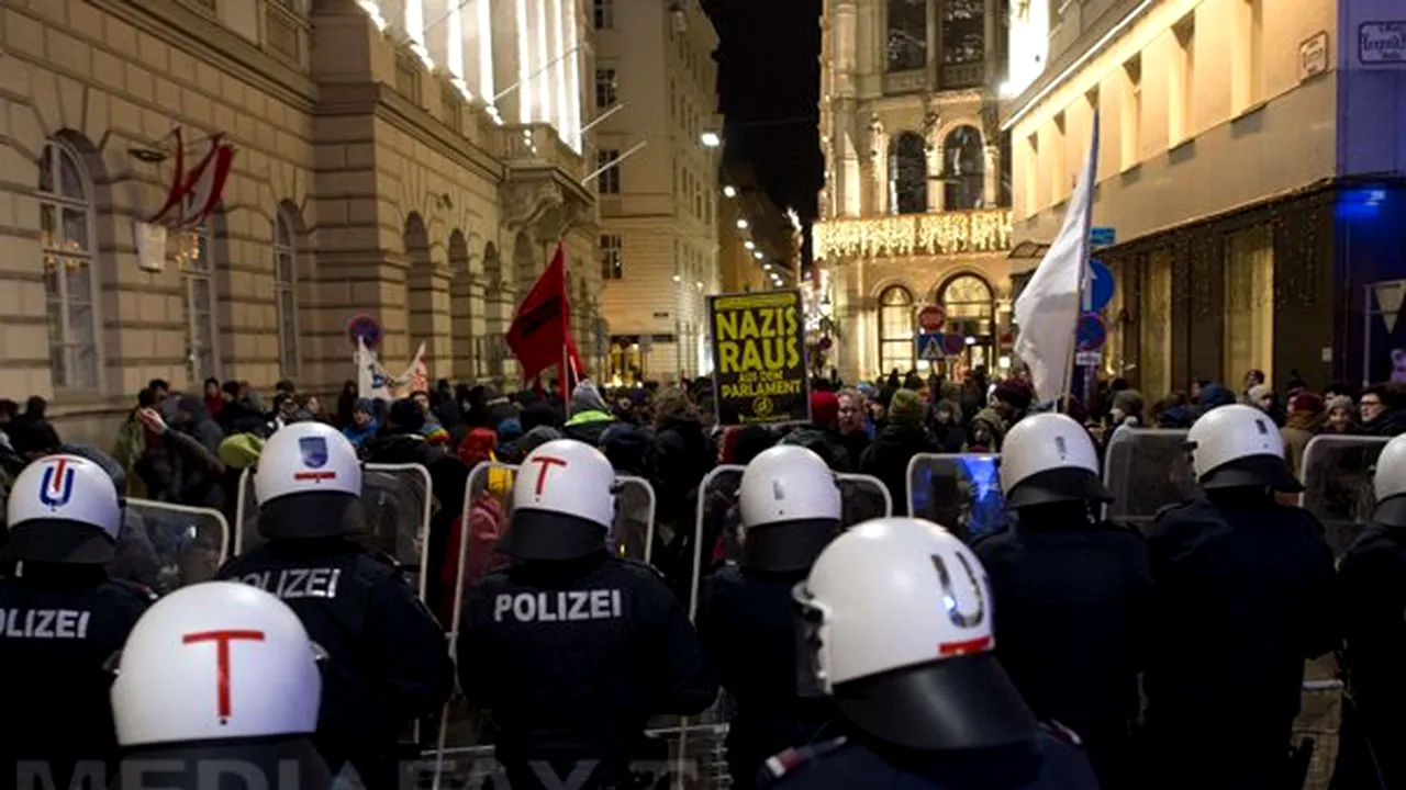Şase poliţişti răniţi şi 54 de manifestanţi arestaţi în timpul balului extremei drepte de la Viena