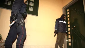 Neapole: Carabinierii au arestat 53 de membri ai grupării mafiote Camorra