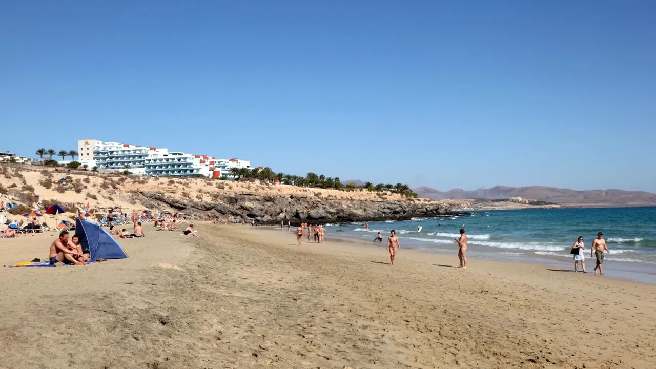 Italienii care locuiesc lângă mare pot să mergă la plajă. Guvernul relaxează restricţiile
