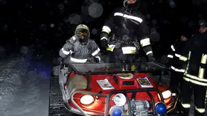 Suceava: 14 localităţi fără energie electrică din cauza vântului puternic/ Prefect: Pe toate drumurile din judeţ patrulează utilaje de deszăpezire