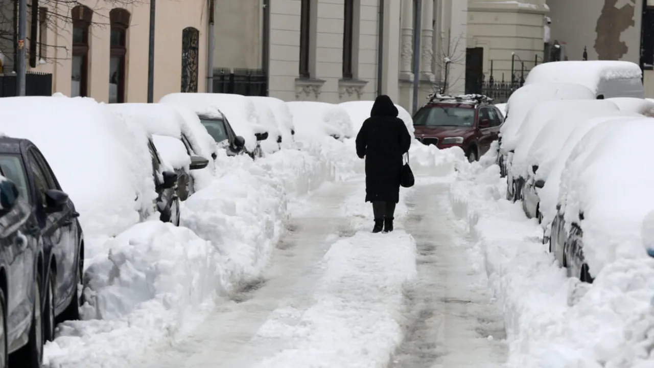 ANM: viscol, polei și până la 15 cm de zăpadă la București în următoarele 48 de ore