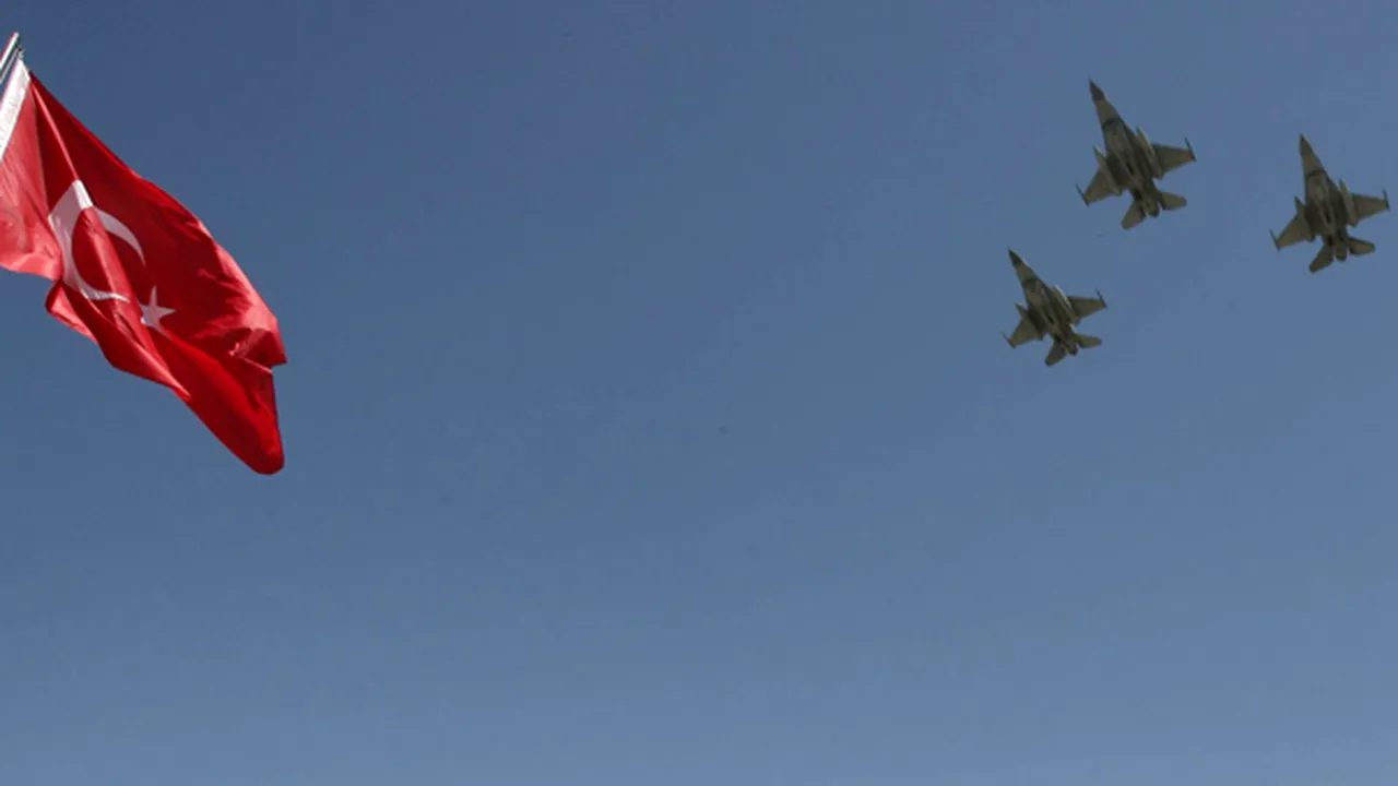 Turcia atacă ţinte ale militanţilor kurzi din Irak şi Siria în urma atentatului terorist