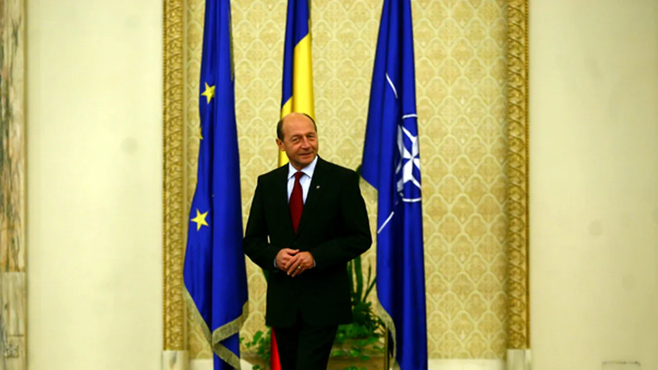 Băsescu, însoţit la Berlin de un tânăr a cărui mamă a fost ucisă în 1989