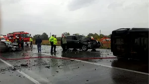 Accident GRAV lângă Urziceni: O persoană a murit, iar alte 14 au fost rănite. O victimă în stare gravă, transportată cu elicopterul la Floreasca. UPDATE: Traficul pe DN2 a revenit la normal- FOTO