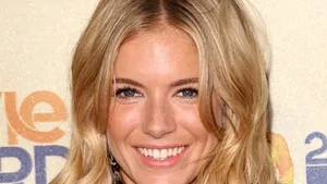 Sienna Miller, prea săracă pentru a-şi cumpăra o casă în Statele Unite