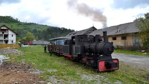 Mocăniţa, simbol al Ţării Moţilor, şi-a reluat cursele regulate pentru turişti - GALERIE FOTO 