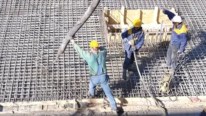 O nouă decizie a Guvernului: Munca la negru nu se mai pedepseşte cu închisoarea pentru angajatori. Ce SANCŢIUNE a instituit Executivul