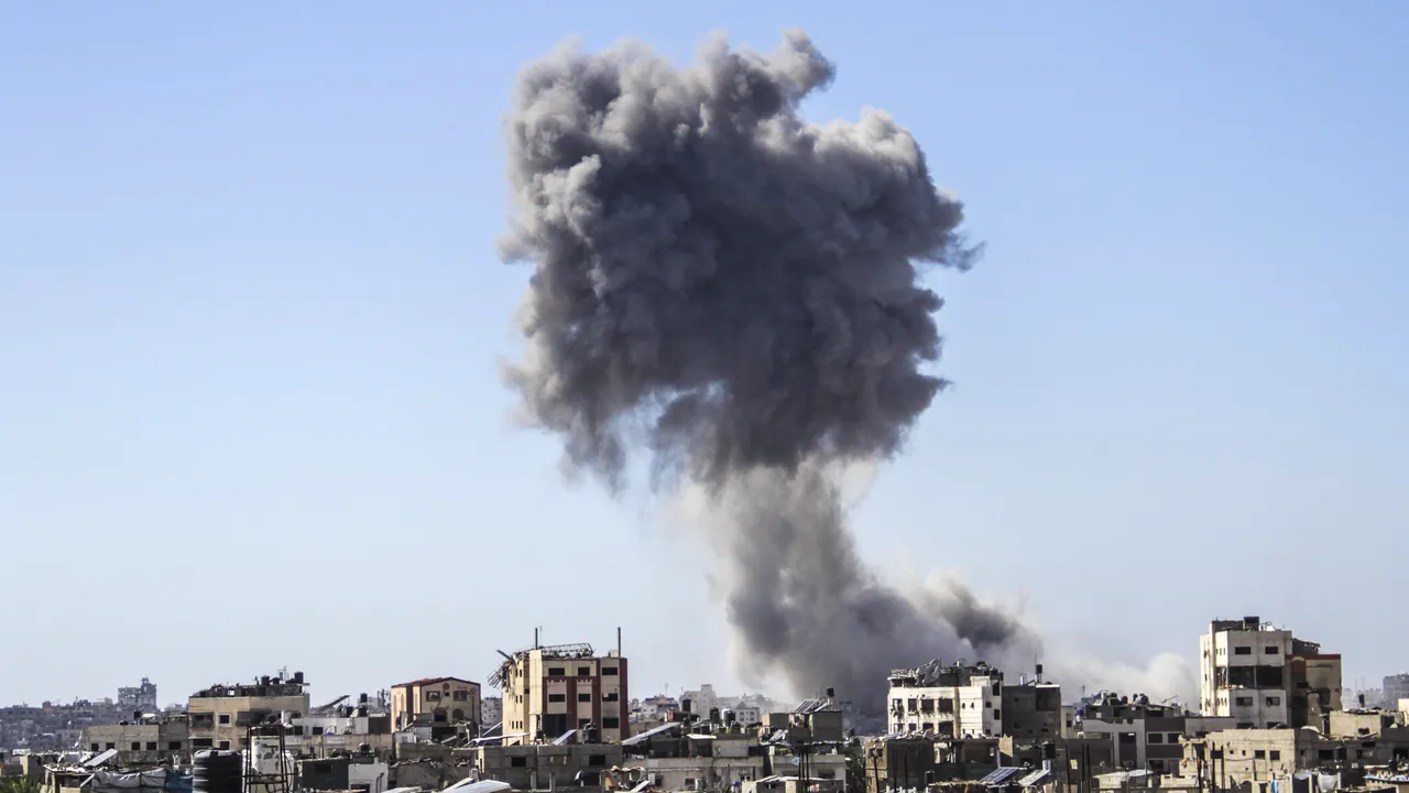 Israelul continuă atacurile în Gaza. Hamas nu a furnizat la timp lista ostaticilor