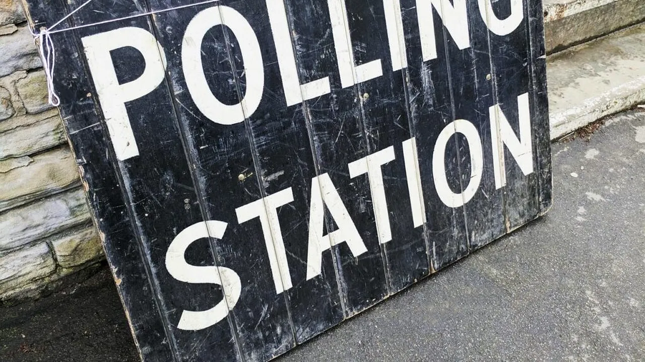 Un politician african cu numele  Adolf Hitler a câștigat la alegerile locale un post de consilier. Hitler de culoare are un mesaj anti-apartheid