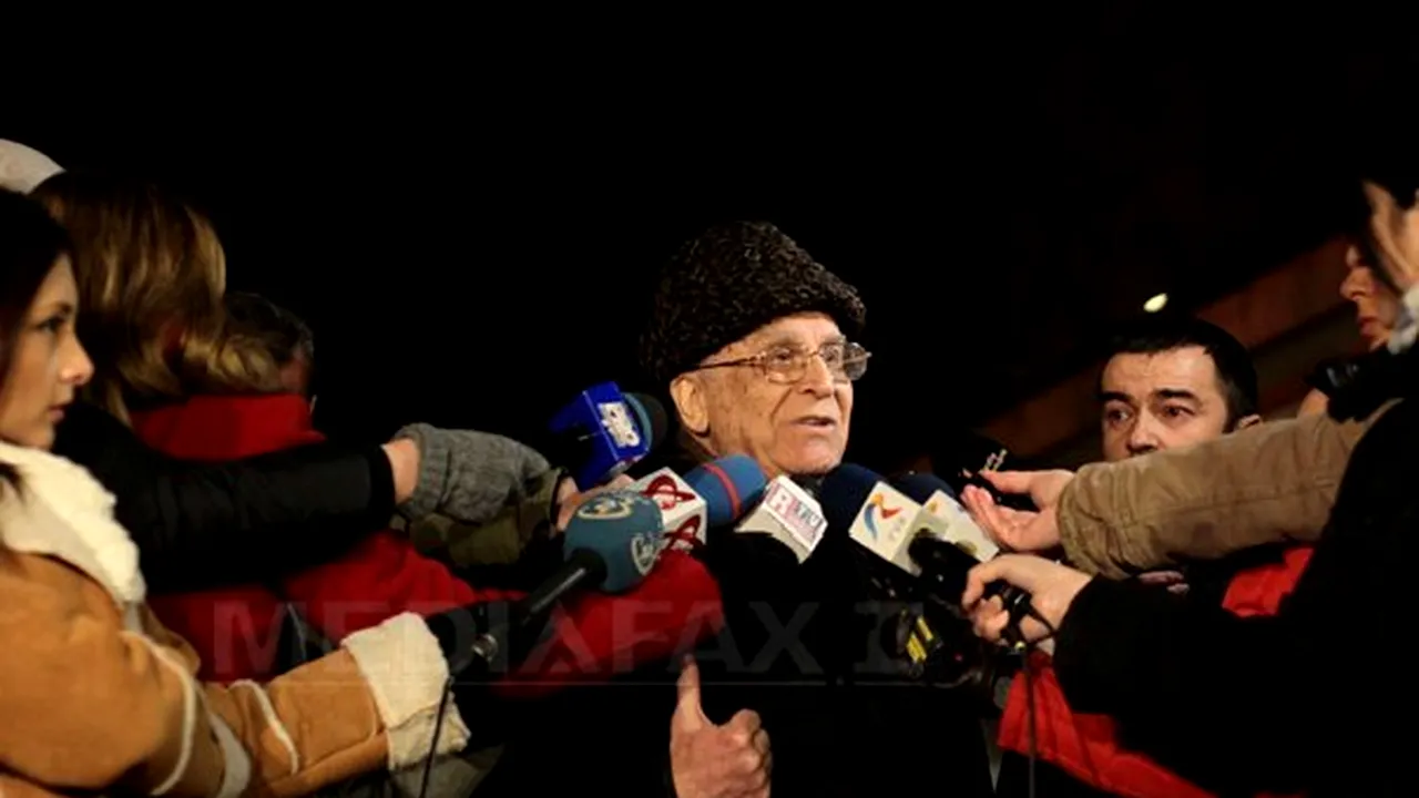 Iliescu: Mă simt bine, operaţia a fost simplă, s-a terminat în jumătate de oră - VIDEO