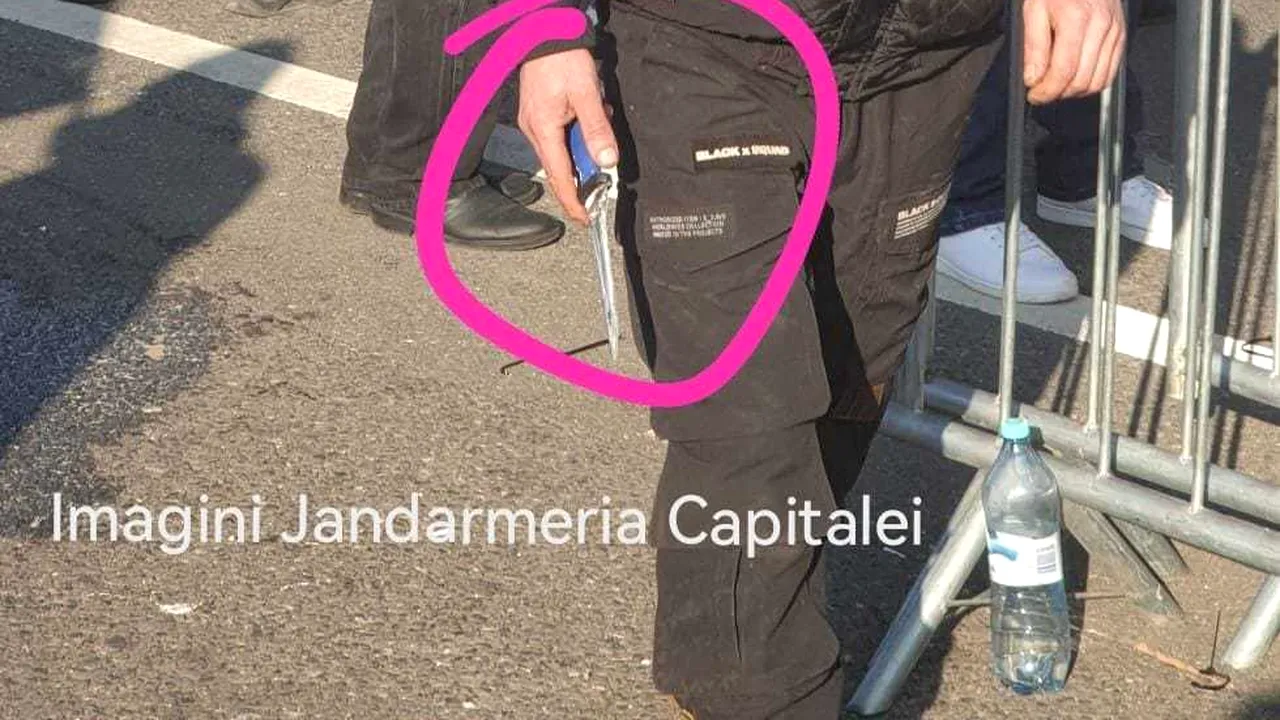 Un bărbat cu un cuţit a tăiat legăturile dintre panourile metalice din Piaţa Victoriei