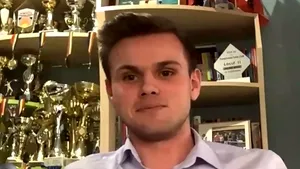 Sinteza ”Ochii pe mine. ”Andrei Brisc, arbitru ATP şi WTA la 19 ani. Ce spune despre meciul în care a arbitrat-o pe Simona Halep: ,,Erau 10.000 de oameni prezenţi la meciul demostrativ”