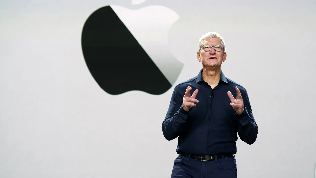 Raritate în business: CEO-ul Apple, Tim Cook, devine miliardar deşi nu este fondatorul companiei