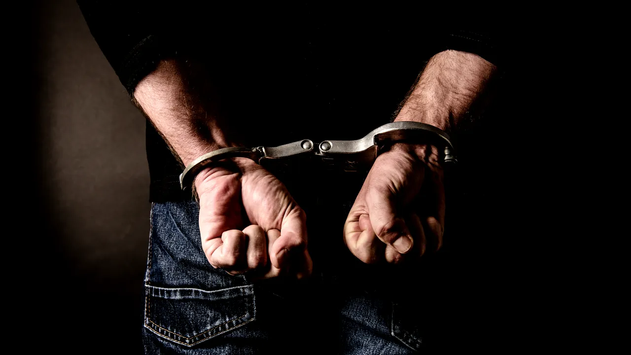 Incident şocant în Teleorman. Două bătrâne au fost bătute în curtea casei de un hoţ