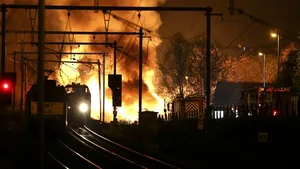 ACCIDENTUL de tren din Belgia: Doi morţi şi 14 răniţi. Incendiu în trei cisterne care transportau o substanţă toxică - VIDEO, FOTO