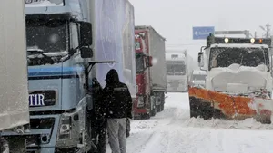 COD GALBEN de VISCOL. Avertismentul MAI - Şoferii să nu pornească la drum fără a verifica starea traseului 