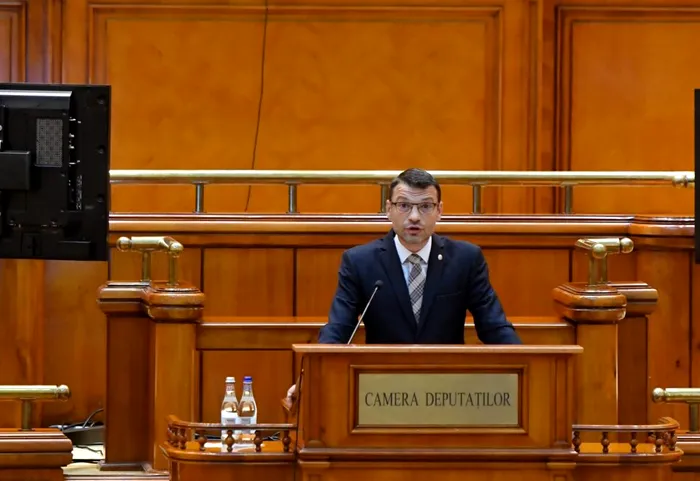 POLITIC Atac dur al unui deputat USR: Președintele a deschis ușa anticipatelor. Ce va face PSD acum