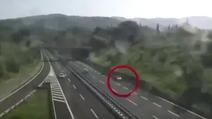 Şofer român, depistat în Italia după ce a condus 15 km în sens invers pe autostradă - VIDEO