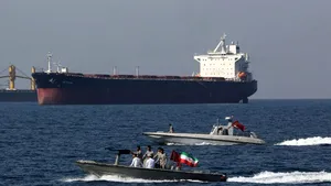 Bloomberg: Navele iraniene au găsit o nouă modalitate să ocolească blocada SUA din Strâmtoarea Ormuz