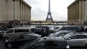Franţa vrea să protejeze taximetriştii cu un registru electronic asemănător softului Uber