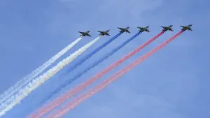 Formaţie aeriană în forma literei „Z”, la parada de Ziua Victoriei. Avionul Apocalipsei, arătat