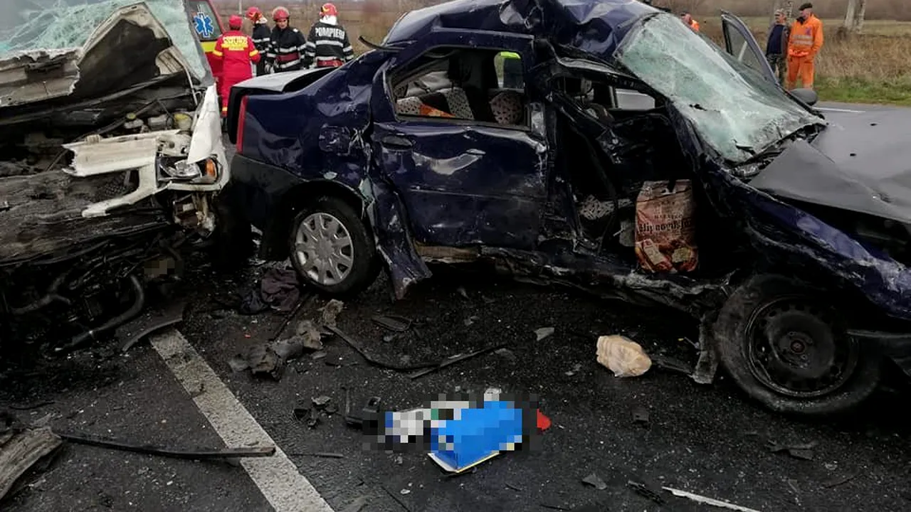 Accident cumplit provocat de un şofer care a intrat pe contrasens. O persoană a murit, iar alte două au fost rănite. FOTO
