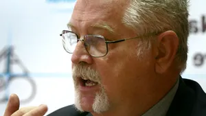 Anton: Regret că profesorii cu performanţe primesc aceleaşi salarii cu cei care îşi bat joc de şcoală