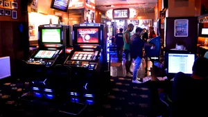 Alfred Simonis: Primăriile care închid sălile de jocuri de noroc vor primi bani pentru școli