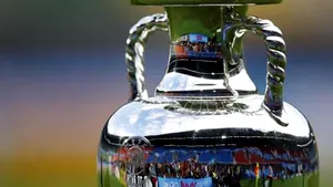 Câştigătoarea finalei Euro-2008 va primi o statuie decorată cu 11.000 de cristale Swarovski