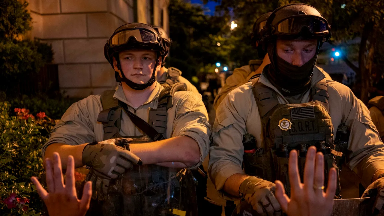 Ein, zwei, bye, Polizei! Oraşul Minneapolis ar putea desfiinţa departamentul de poliţie 