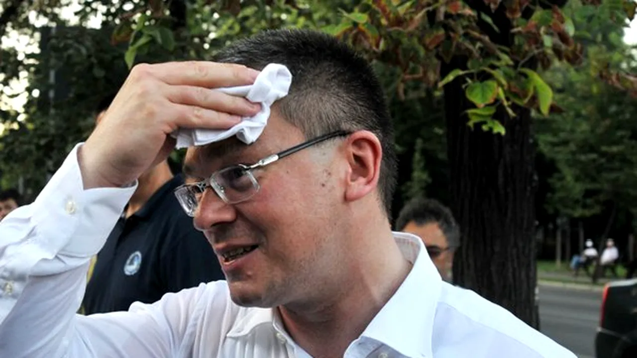 Mihai Răzvan Ungureanu a fost huiduit de un grup de revoluţionari, la Timişoara