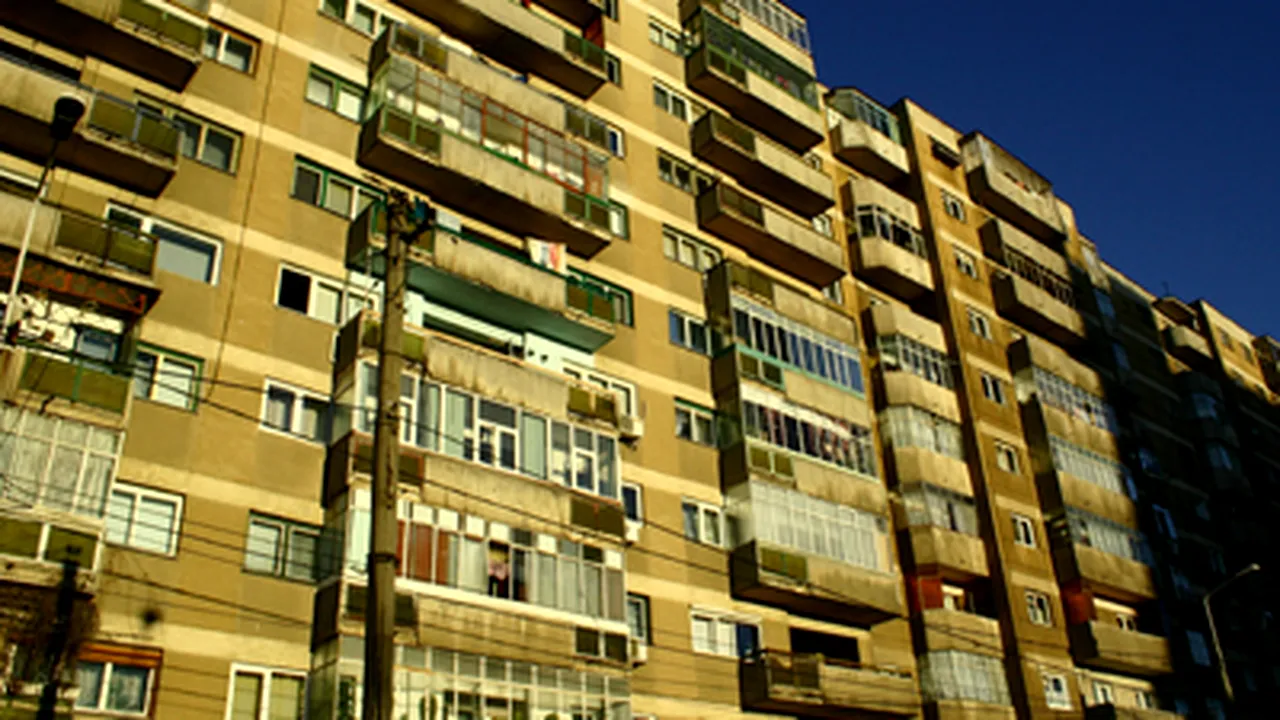 Apartamentele cu trei camere costă cu 30% mai puţin