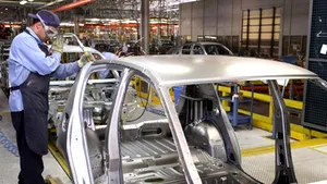 Renault alocă 40% din bugetul de promovare în Clio şi Megane