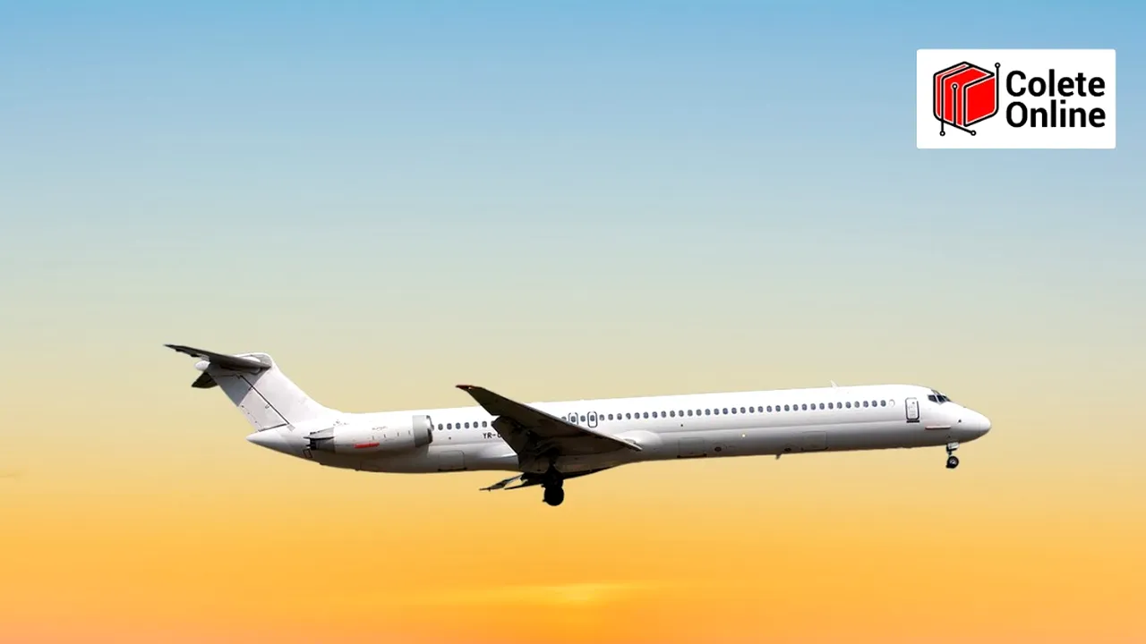 Avion de mari dimensiuni, transportat pe străzile Bucureştiului în noaptea de vineri spre sâmbătă