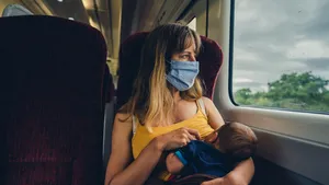 Veşti bune pentru proaspetele mămici. Studiu restrâns: anticorpii, prezenţi în laptele matern după prima doză de vaccin anti-COVID