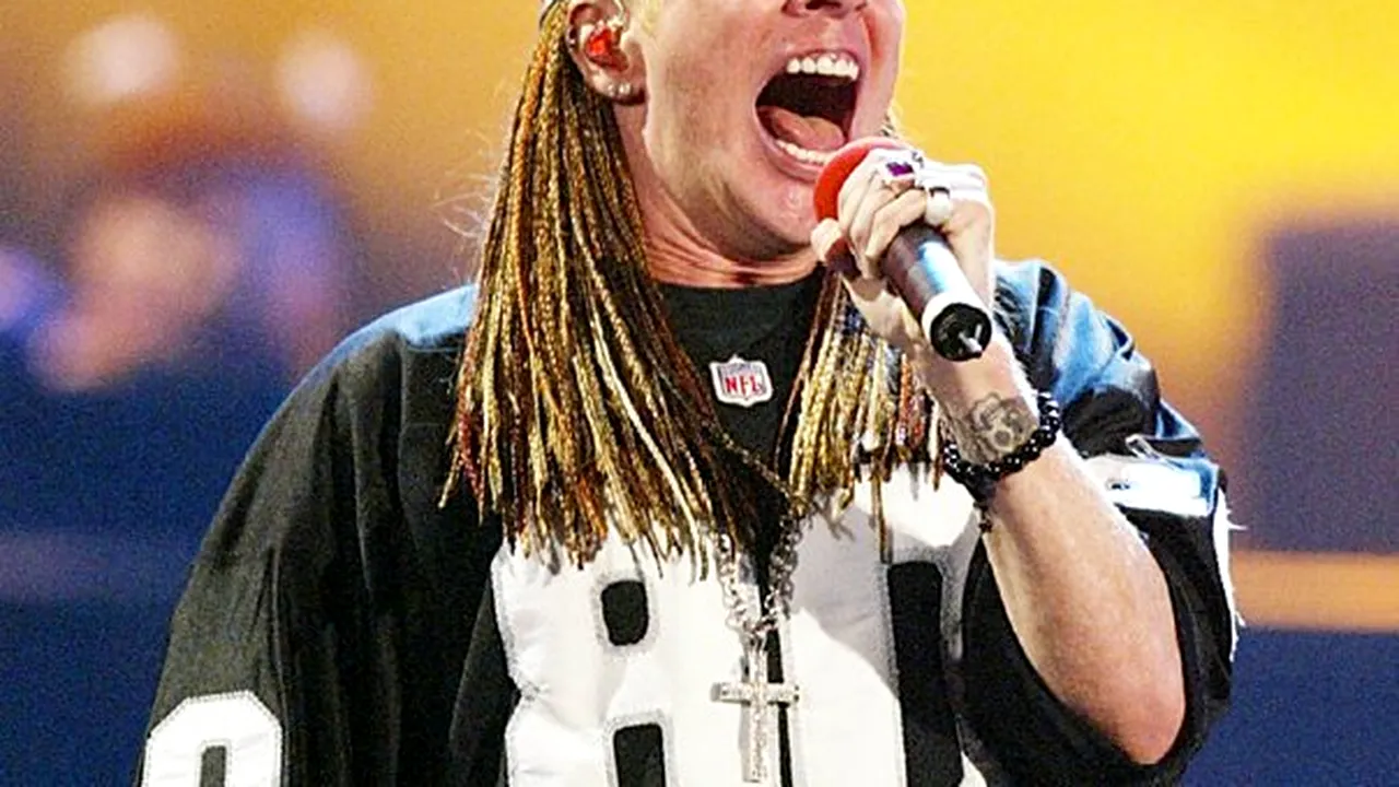 Axl Rose a sosit la Bucureşti, pentru concertul pe care îl va susţine la Rock the City